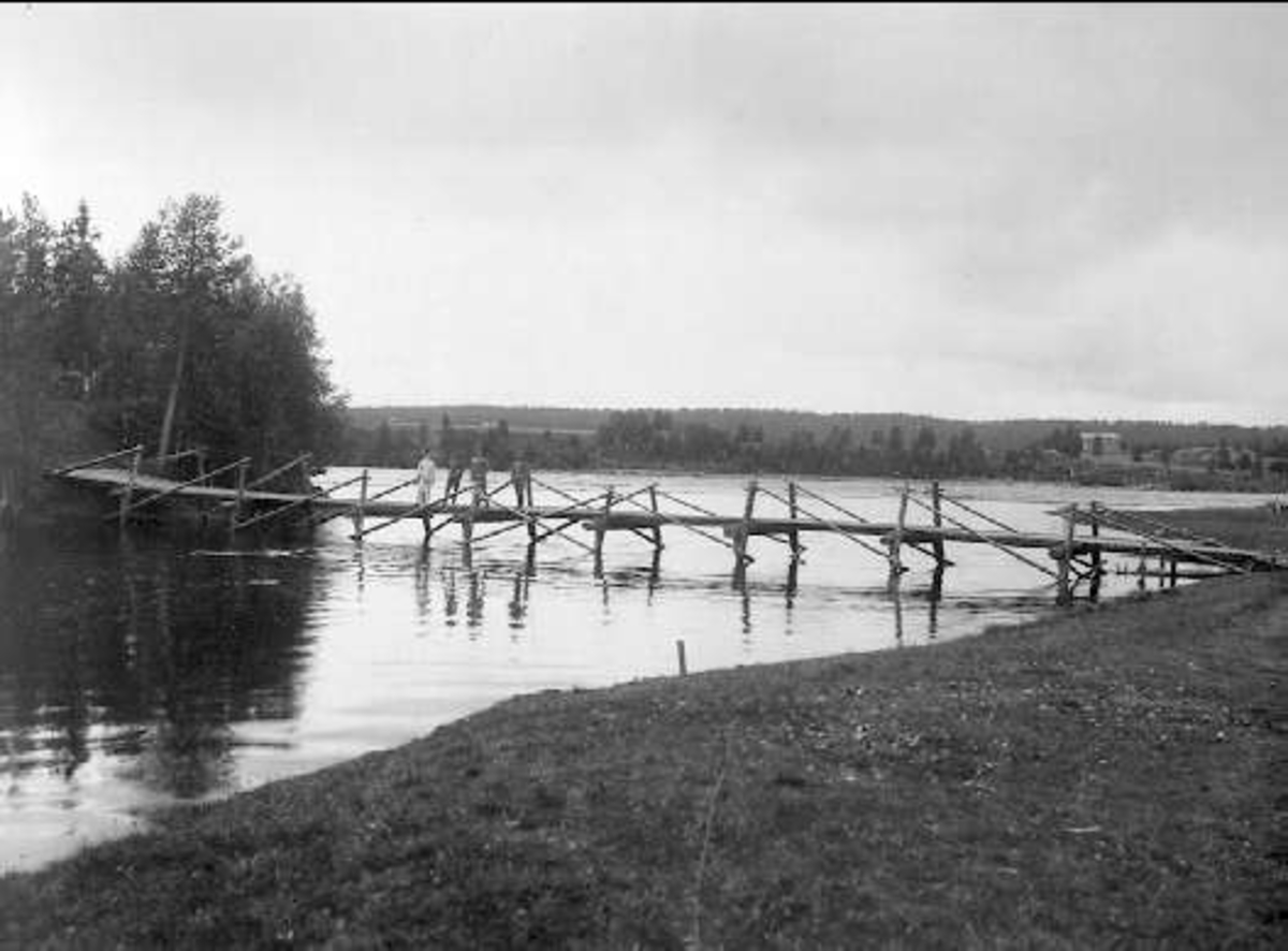Brobygge vid Boden omkring år 1900.