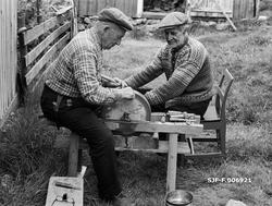 Knivsmeden Hallstein Midtbø [også kalt Hallstein Kroken] (18