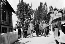 Stortingets jernbanekomité og fylkesmann H. Olsen på Hen med