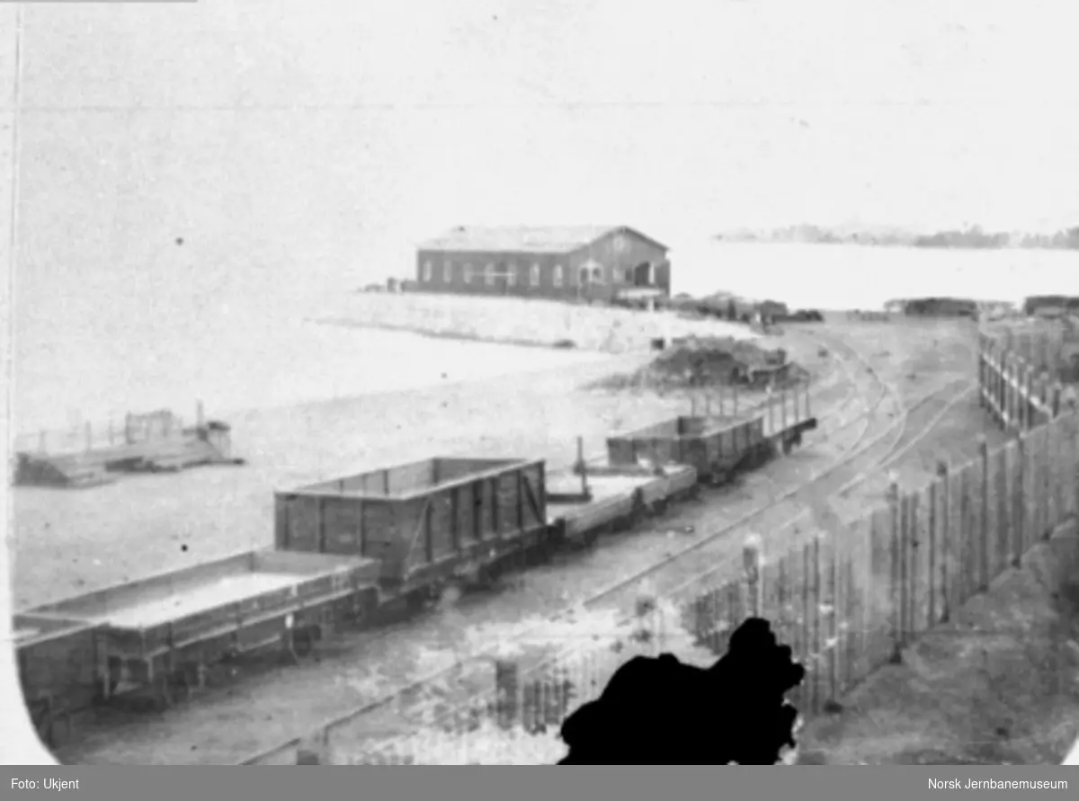 Hamar stasjon, bryggesporet med bryggeanlegget i bakgrunnen