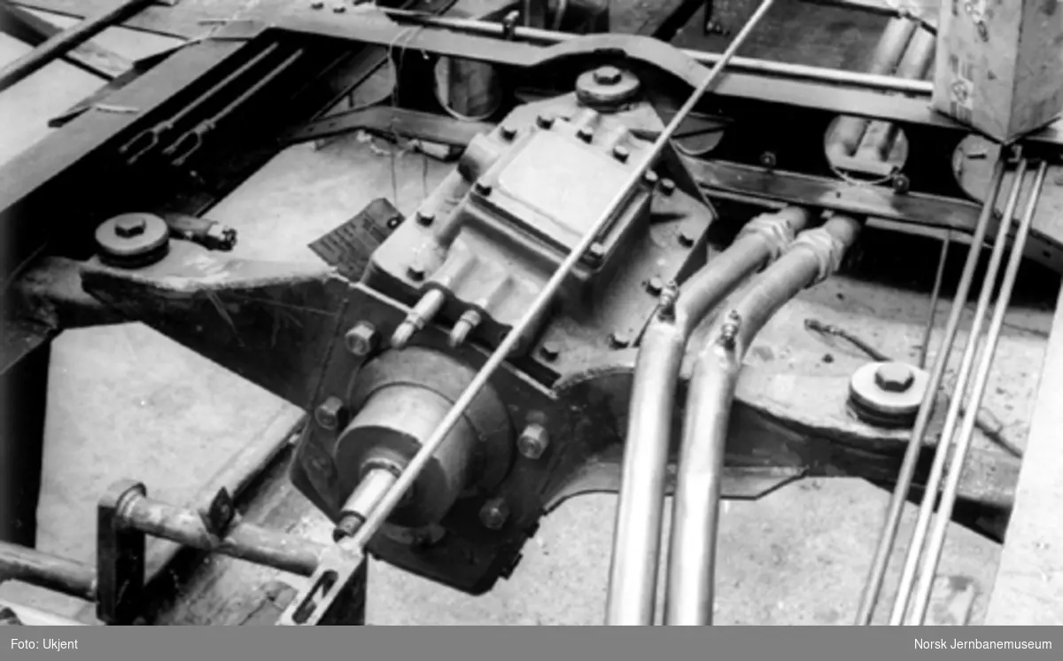 Bensinmotorvogn litra Cmb type 16 under produksjon : girkasse