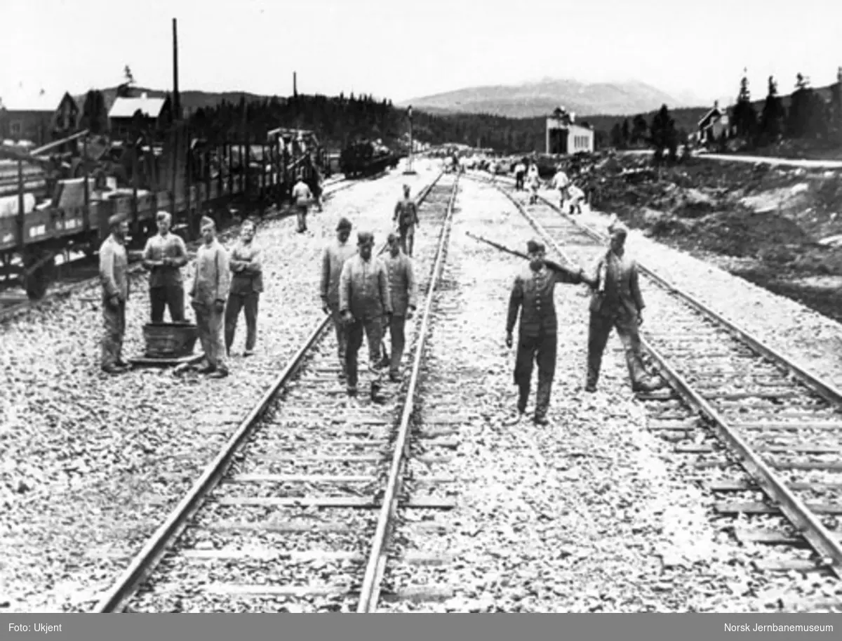 Tyske jernbanepionerer i arbeid på Majavatn stasjon