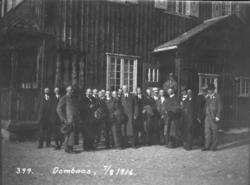 Gruppebilde av 21 menn, trolig ledende personer ved Dovreban