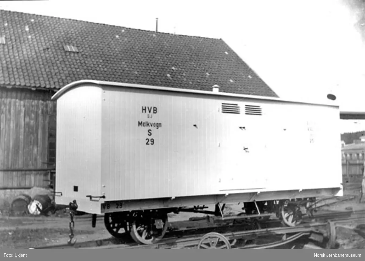 Holmestrand-Vittingfossbanens melkevogn litra S nr. 29 på Skabo Jernbanevognfabrik