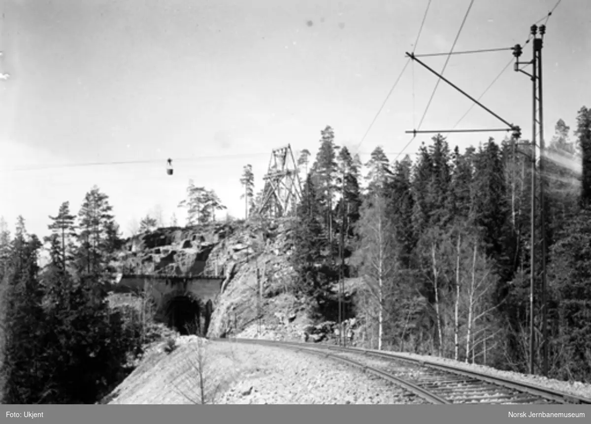 Drammenbanens elektrifisering : sporet mot Spikkestad tunnel II