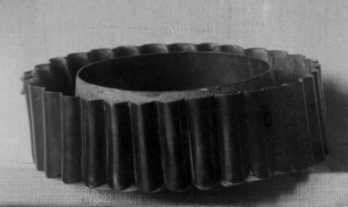 Puddingform i kobber, kransformet, med riller.