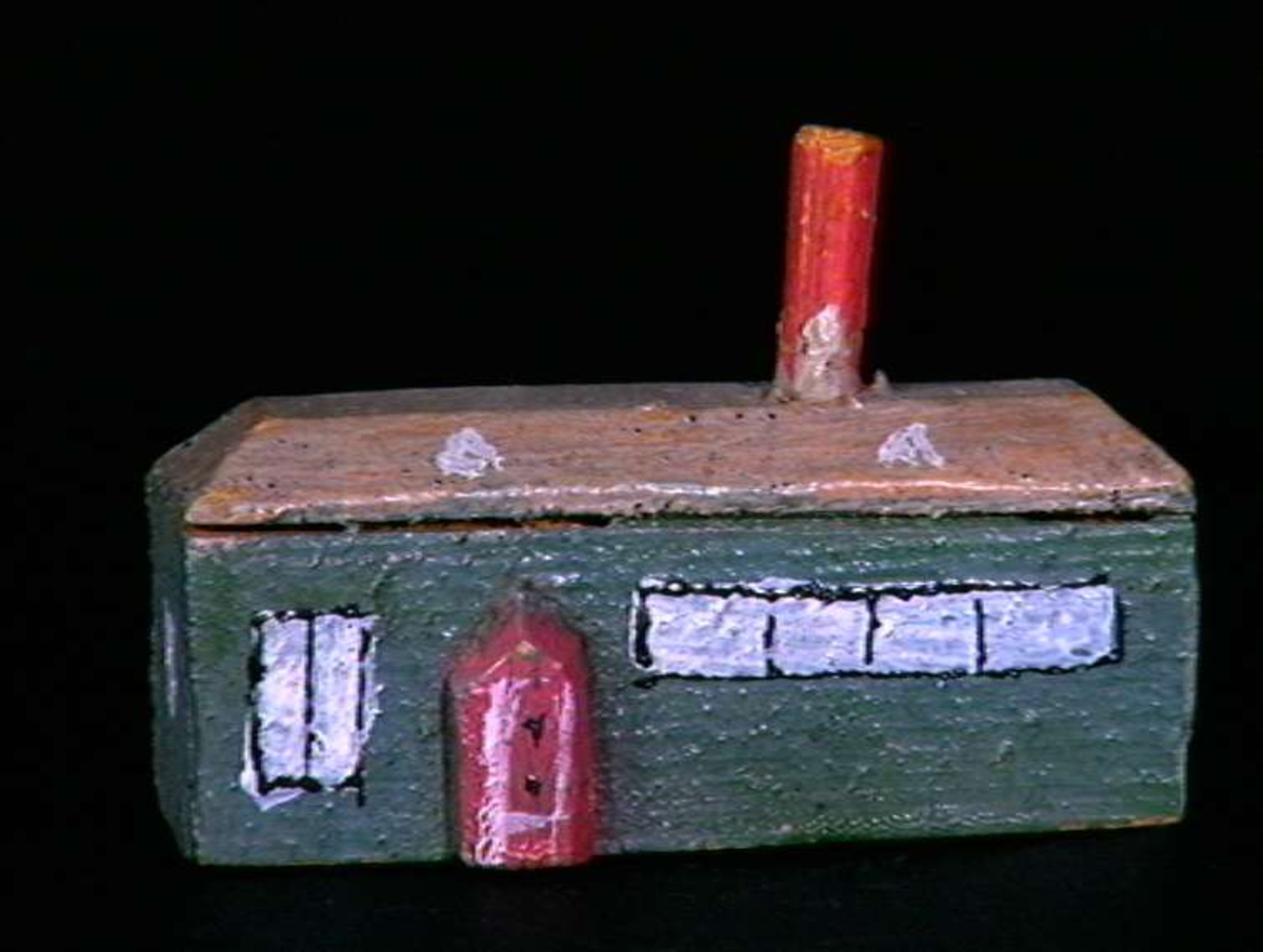 Sett med ca 200 leketøyhus laget av tre i forskjellige former og farger.