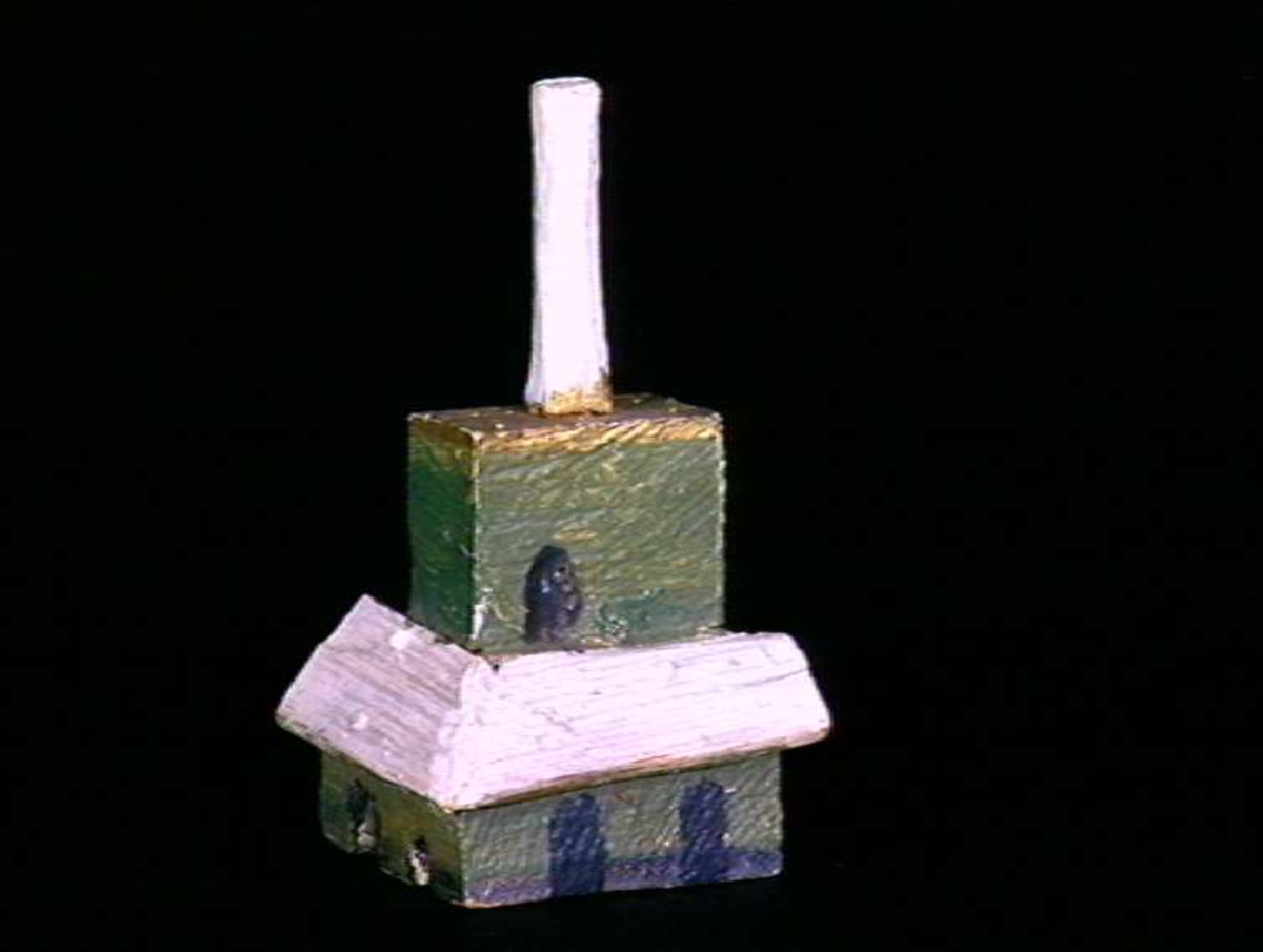 Sett med ca 200 leketøyhus laget av tre i forskjellige former og farger.