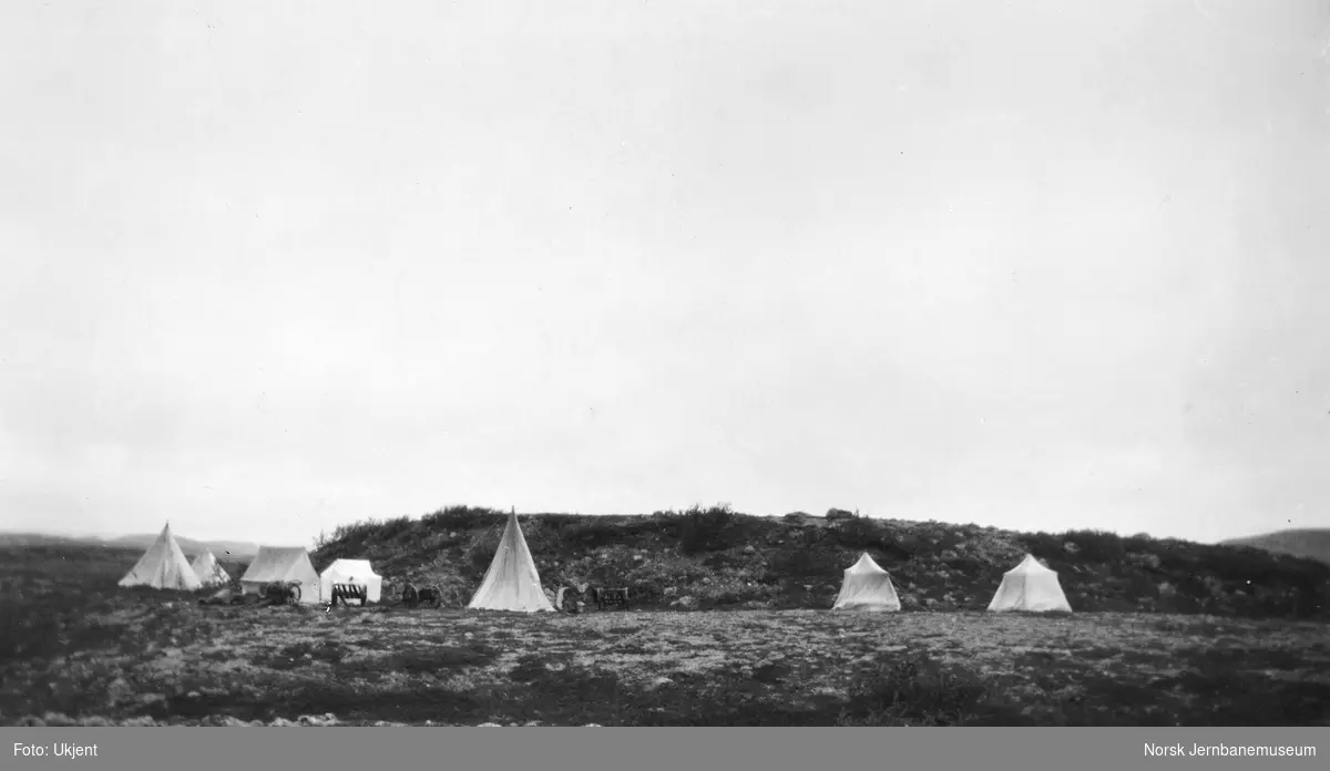 Jernbanestikking i Finnmark : teltleir ved Márddašjávri
