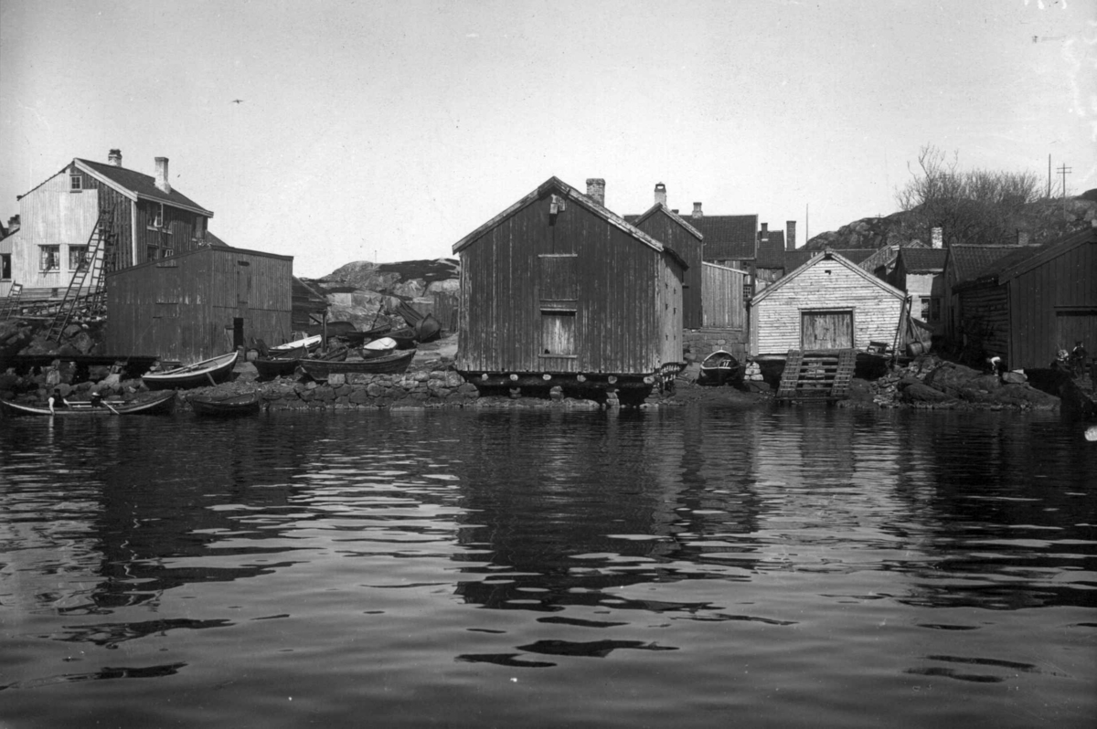 Hønebukta i Kristiansand 1909. 
Del av panorama, jfr. NF.00693-005 og -006.