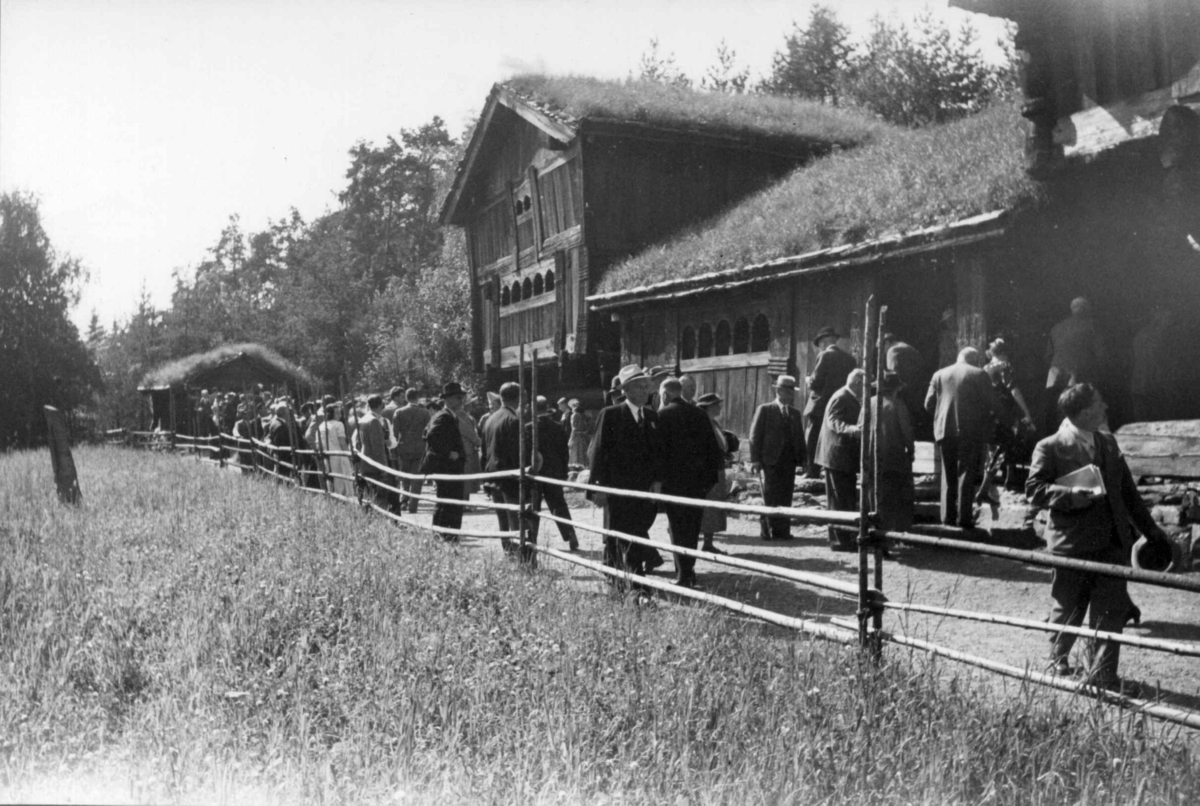 Interparlamentarisk kongress, august 1939. Setesdalstunet på Norsk folkemuseum.