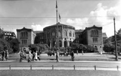 Stortinget og Eidsvolls Plass, Oslo 1939. Fotografert fra Ro