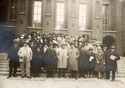 Gruppeportrett av det første nordiske hemsløjdstinget.