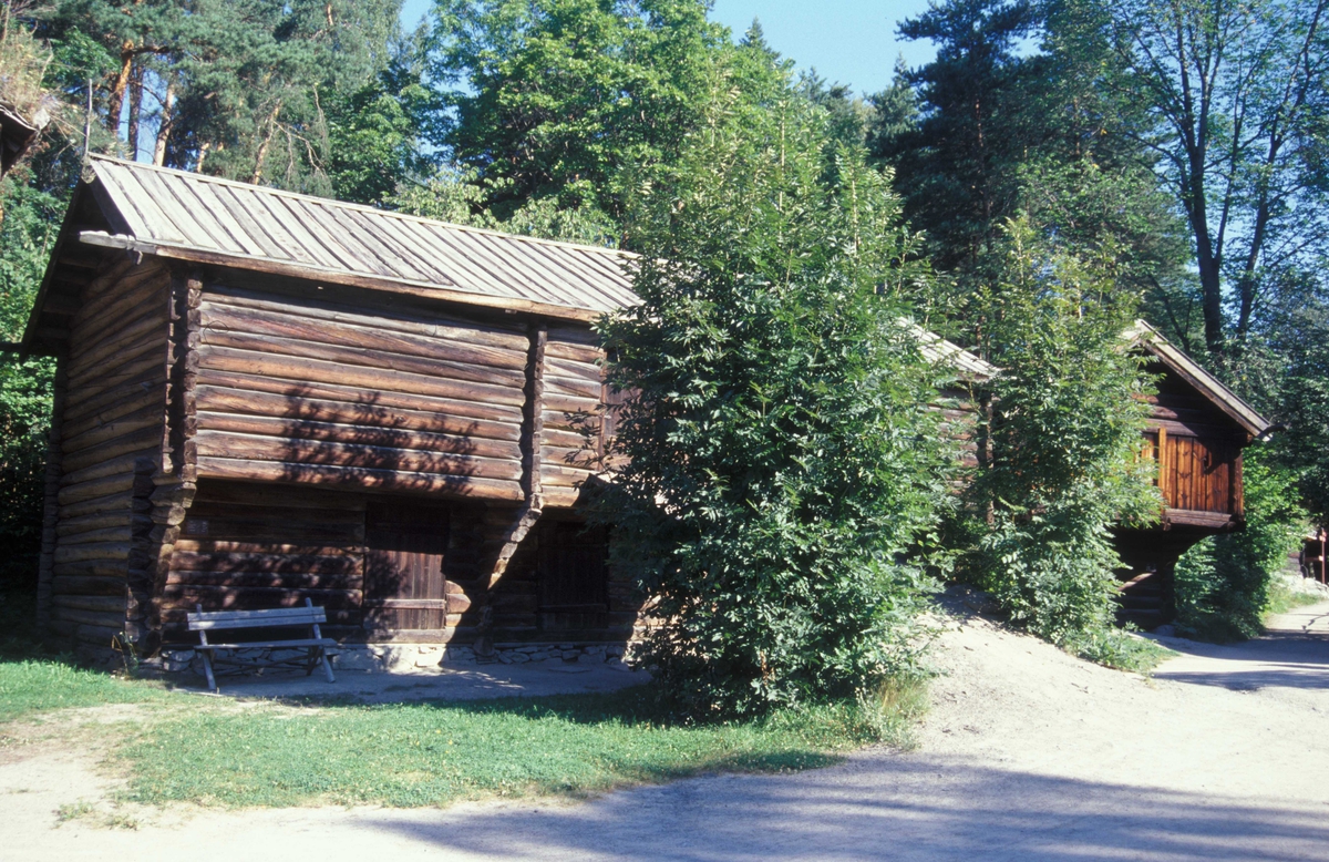 Fjøs fra Ramberg, Dagali.
 Bygning nummer 029 i Numedalstunet
på Norsk Folkemuseum.