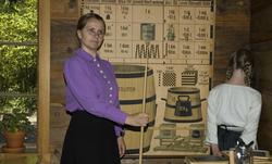 Levendegjøring på museum.Ferieskolen uke 31. En elev er kom