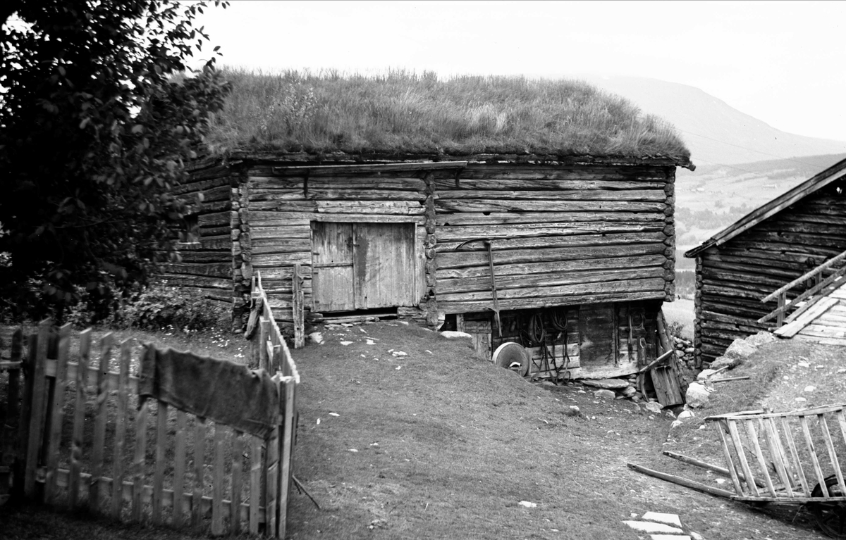 Stall, Mjøa, Oppdal, Sør-Trøndelag. Fotografert 1938. Fra album. 