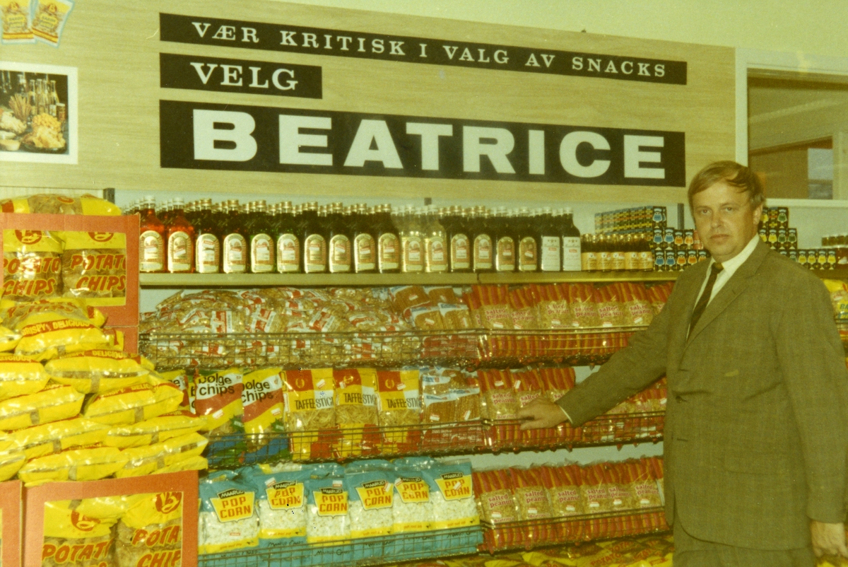 Reoler med Beatrice snacks hos butikken Brava i Drammen.
