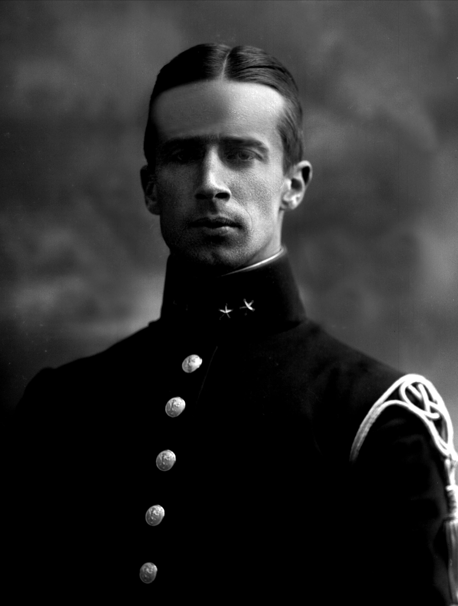 Portrett, Alf Paus i uniform som løytnant.