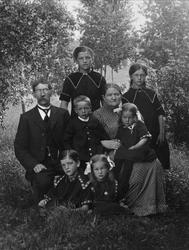 Avfotografering.Gruppeportrett, familie. Et ektepar, fem dø