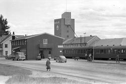 Koppang, Stor-Elvdal 02.09.1961. Bebyggelse ved Koppang jern