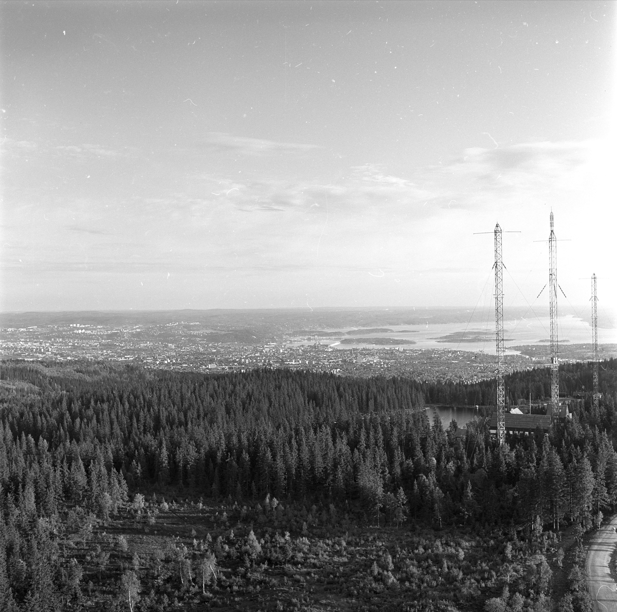 Tryvannshøgda, Oslo, juli 1962. Utsiktsbilde fra Tryvannstårnet. 