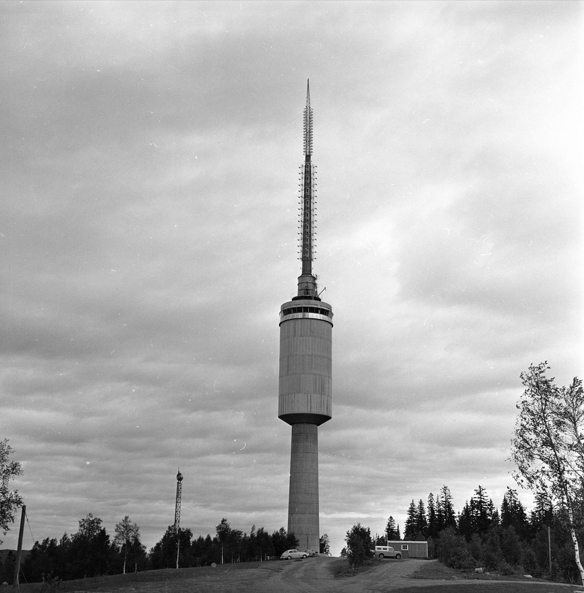 Tryvannshøgda, Oslo, 29.08.1962. Tryvannstårnet.
