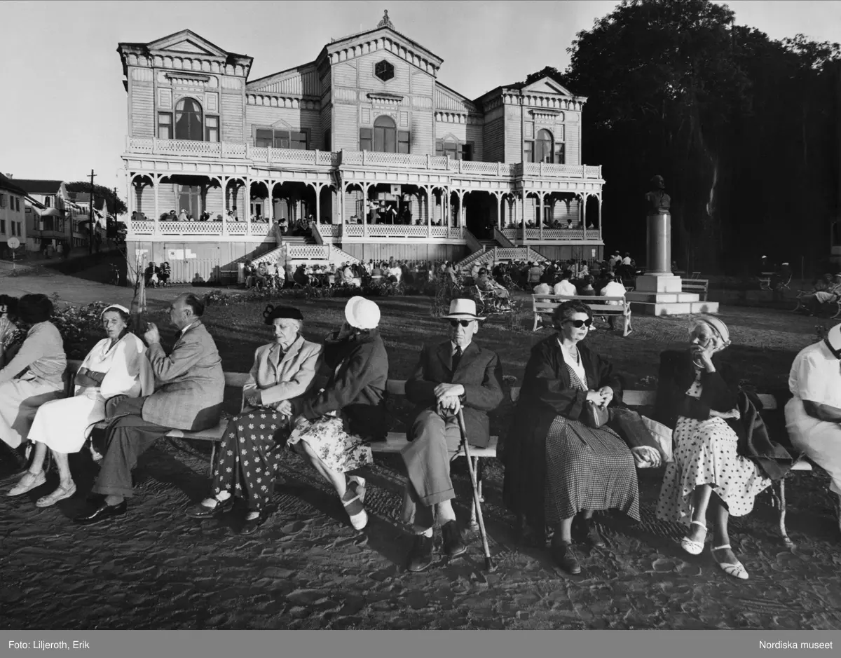 Badg&auml;stvila framf&ouml;r Socitetssalongen i Marstrand