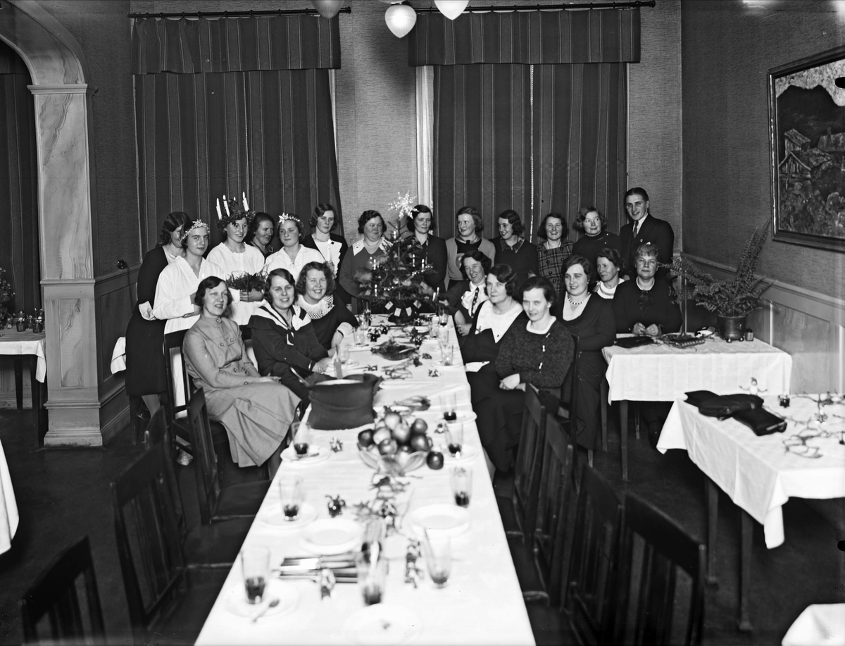Luciafirande på restaurang, sannolikt i Uppsala, 1934