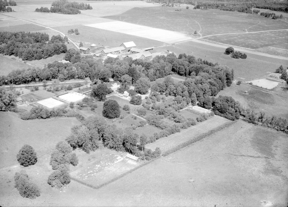 Flygfoto över Katrinedals gård, Katrinedal, Övergrans socken, Uppland  1947