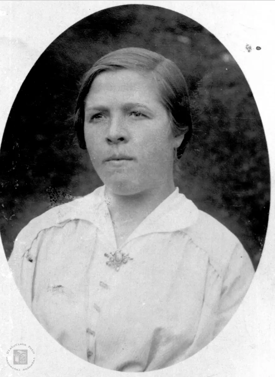 Portrett av Tora Åsan gift Skadberg, Bjelland.