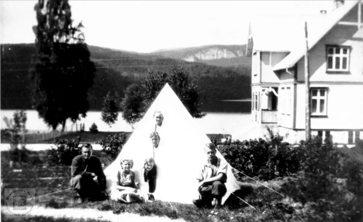 På telttur på Ågedalstrand, Bjelland senere Audnedal.