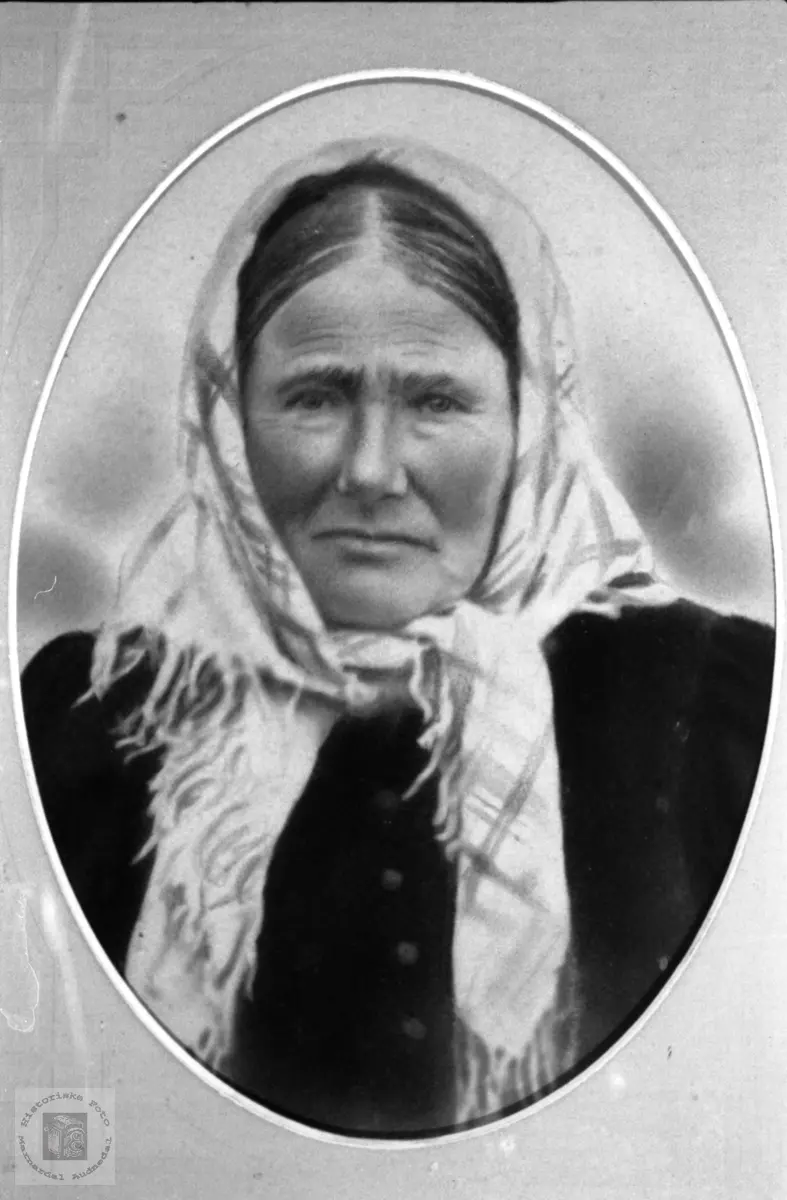 Portrett av Astrid Breland gift Botter fra Øyslebø.