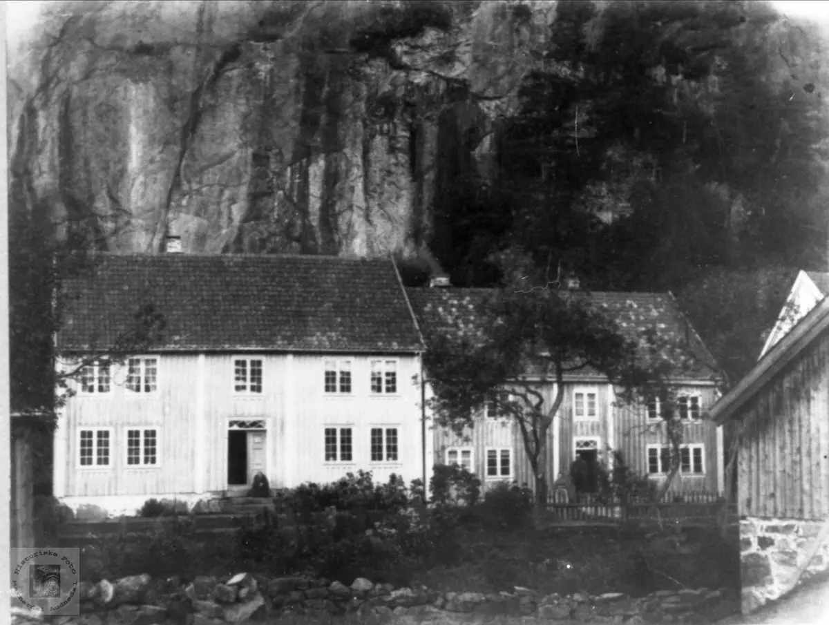 Heddeland klyngetun i Øyslebø.