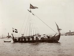 På seiltur med "Viking" (b.1893, A/S Framnæs mekaniske verks