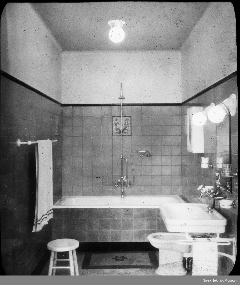 Bad med badekar, 1930-tallet
