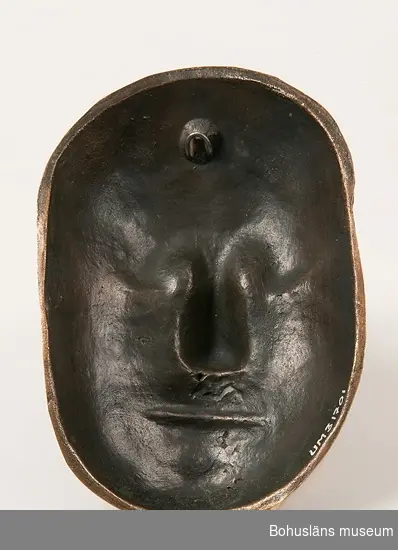Ansikte föreställande Karl XII, gjutet i brons.