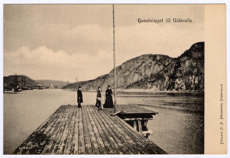 Tryckt på kortet: "Hamninloppet till Uddevalla."