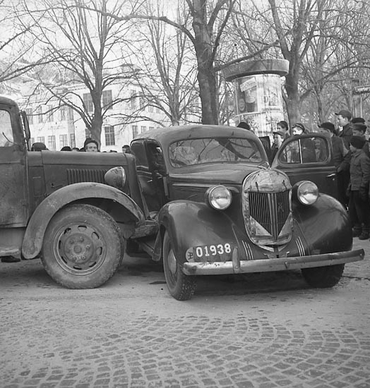 Enligt notering: "Skol- Lagerbergsgator sammanstötning bilar 10/2 1947".
