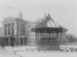 park, musikkpaviljong Paddehatten, Nationaltheatret, snø