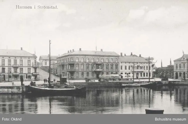 Vykort. "Hamnen i Strömstad."
"Krügers Cigarraffär, Strömstad."
