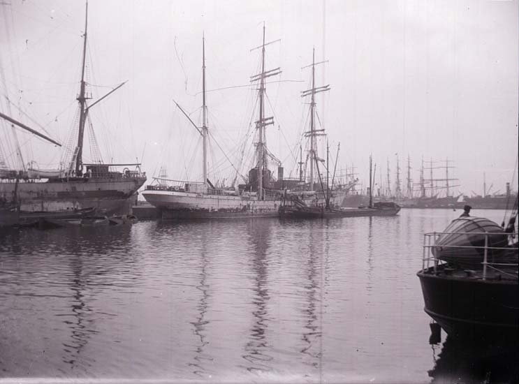Enligt text som medföljde bilden: "Siberia Dock Antverpens hamn".