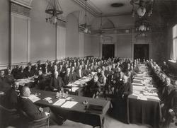 Bystyremøte i Frimurerlogens lokale.