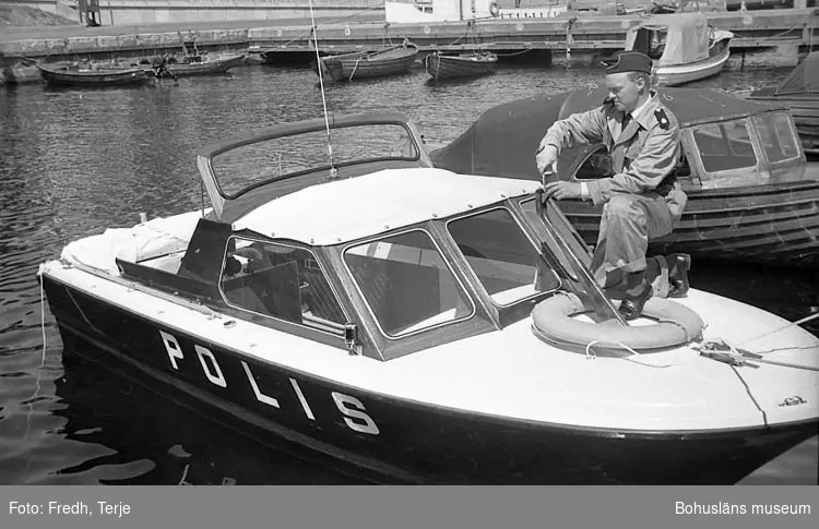 Enligt fotografens notering: "Lysekils polisbåt 1982".