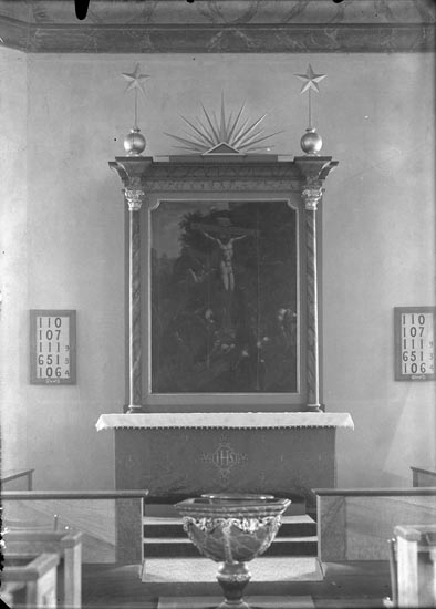 Enligt fotografens anteckningar: "1937, april, 13. Altaret i Foss Kyrka".