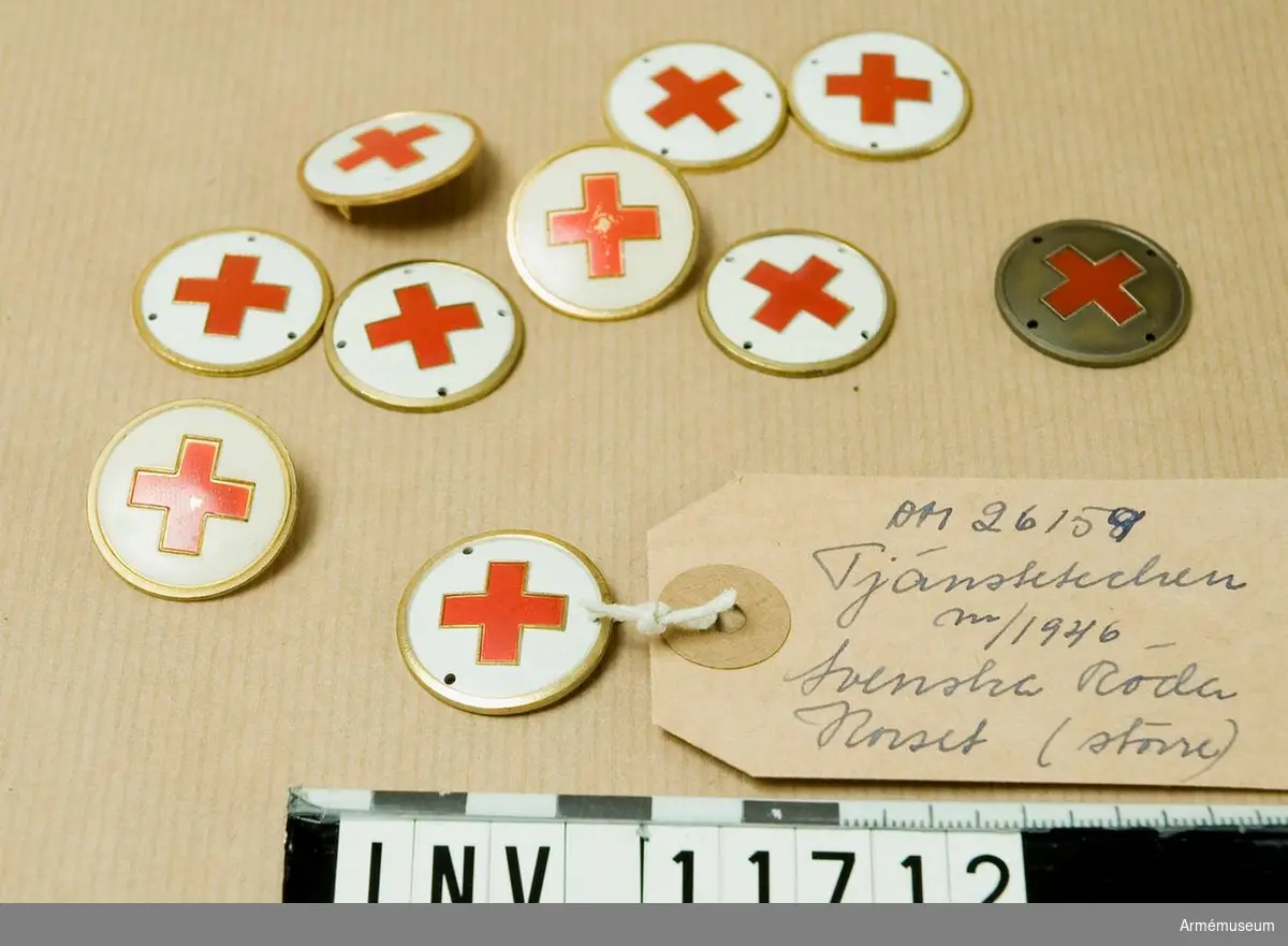 Grupp C I.

Tjänstetecken m/1946 för personal ur Svenska röda korset, som ej är placerad vid stab eller förband organiserat av armén; mindre.