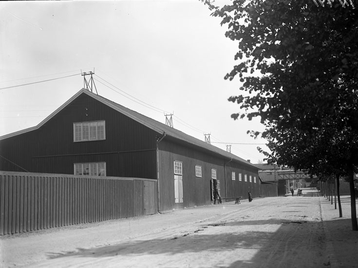 Enligt tidigare noteringar: "Exteriör Uddevalla Tändsticksfabrik, hus Östergatans östra sida."