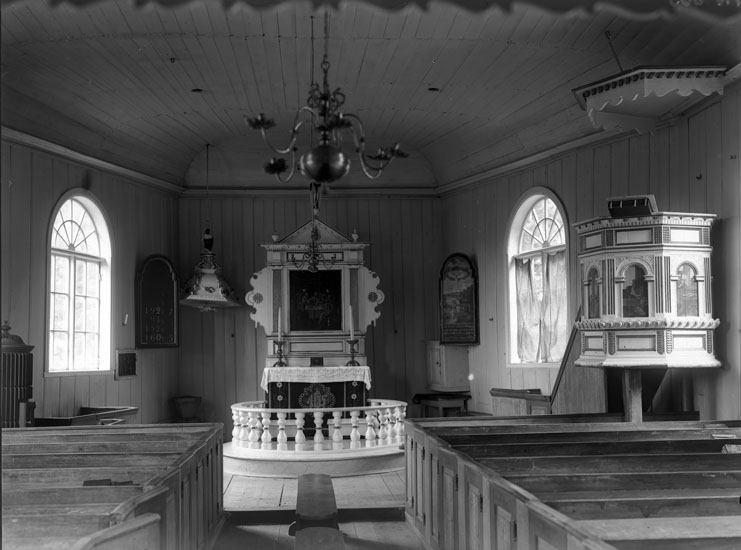 Enligt tidigare noteringar: "Interiör från Dragsmarks kyrkan, koret med altartavlan."