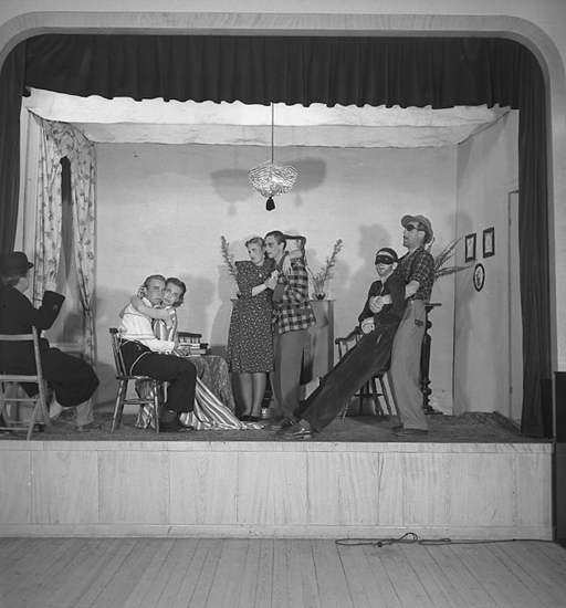 Text till bilden: "Göteborgs Studenternas engelska kurs. Teater. 1946.07.12".