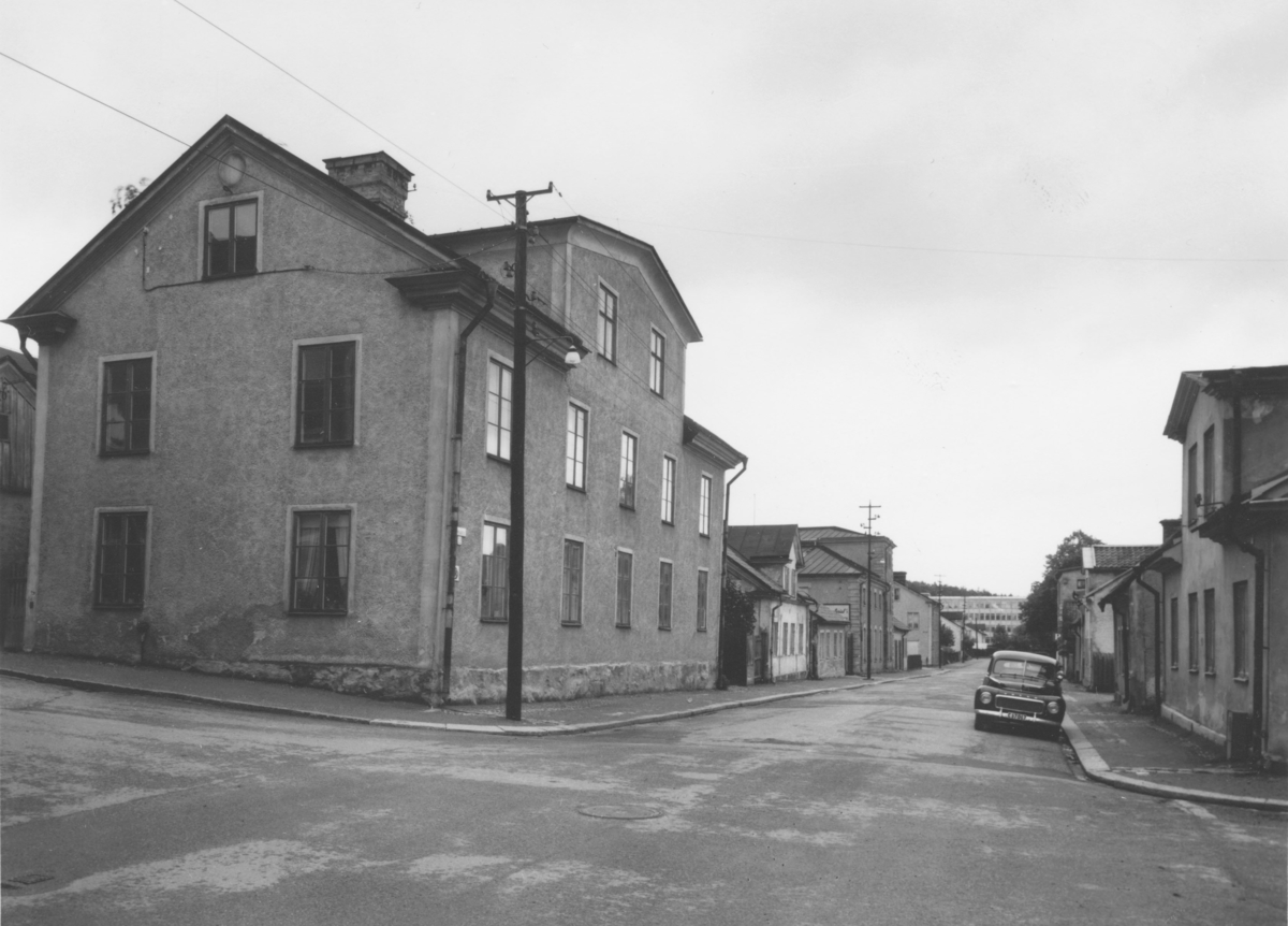 Enköping, kvarteret Bryggaren nr 10, Eriksgatan 12, från hörnet Eriksgatan - Rådmansgatan, mot nordost