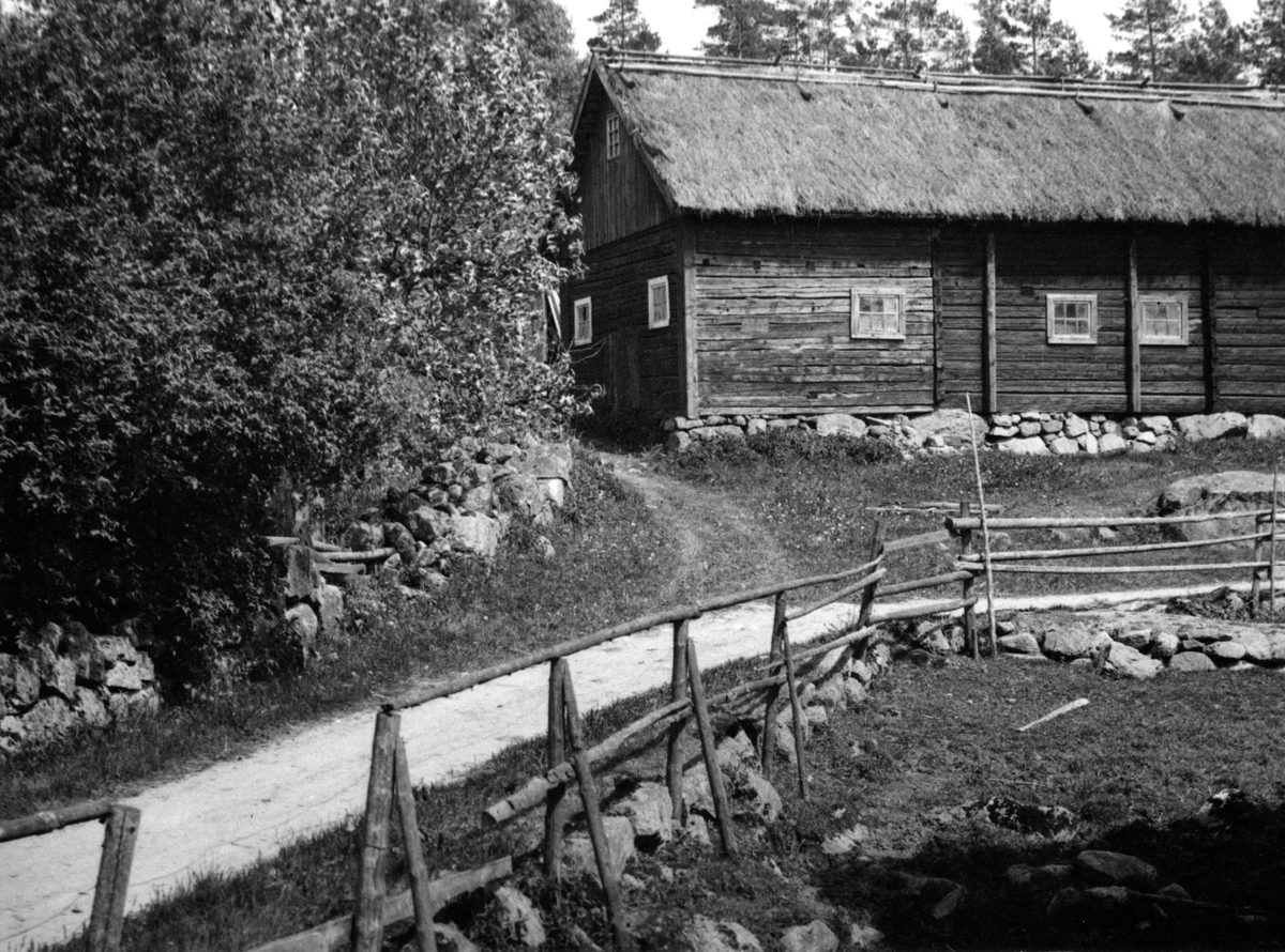 Ladugårdslängan till Våeryd 1:1 i Rogberga socken.